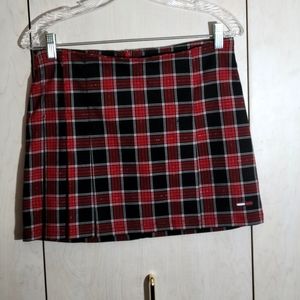 PRICE REDUCED❤️TOMMY HILFIGER🖤 PLAID PLEATED SKIRT  EXCELLENT CONDITION! SZ-7